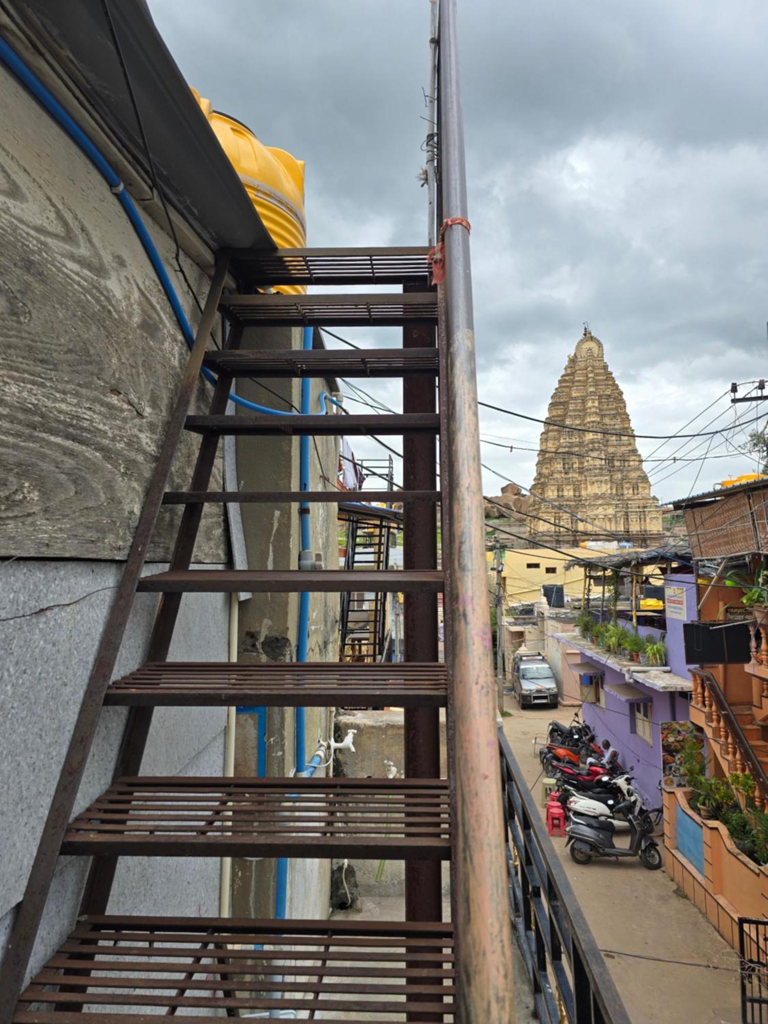 Lakshmi Heritage Tourist Home Hampi Exterior photo