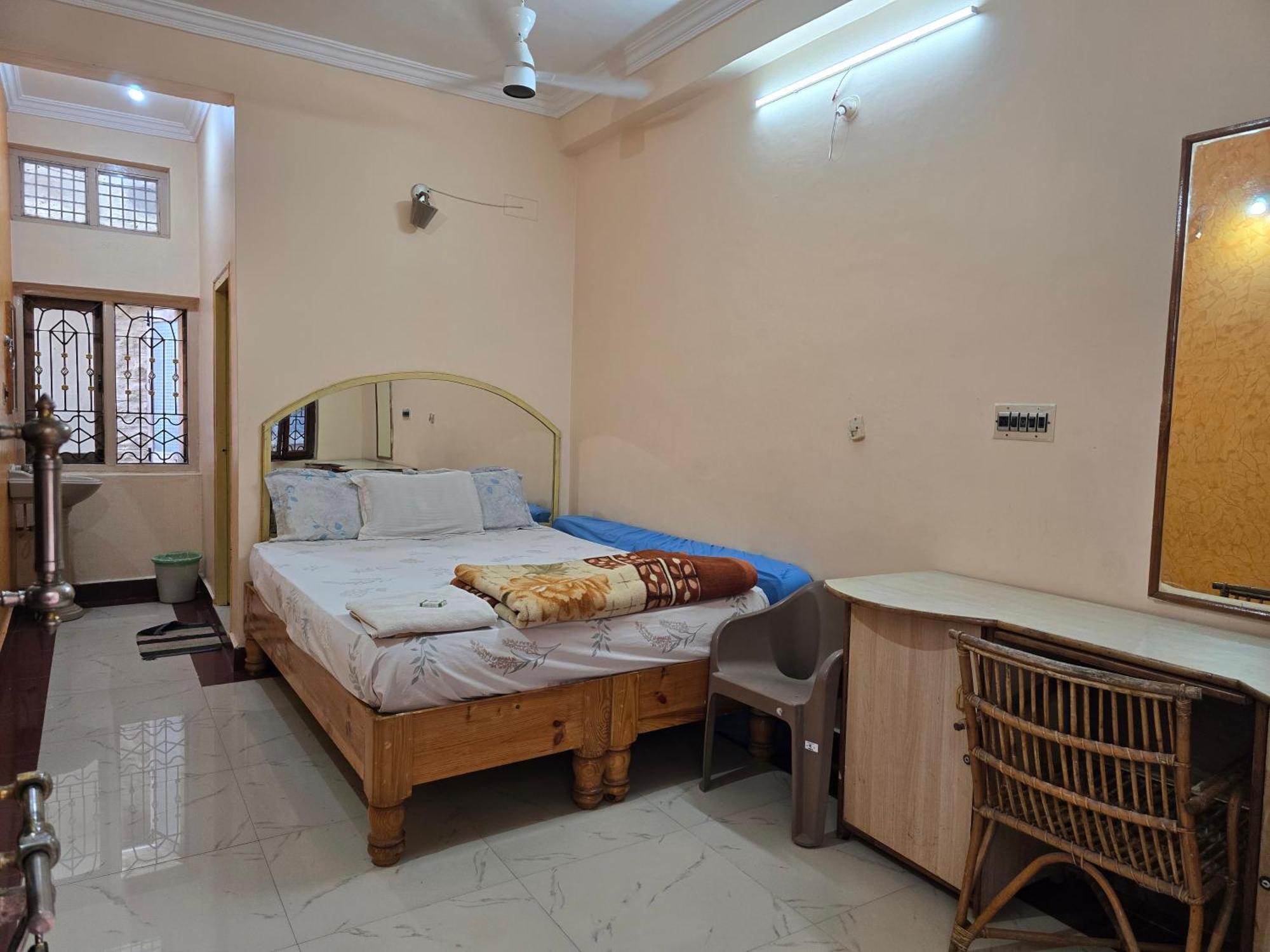 Lakshmi Heritage Tourist Home Hampi Exterior photo