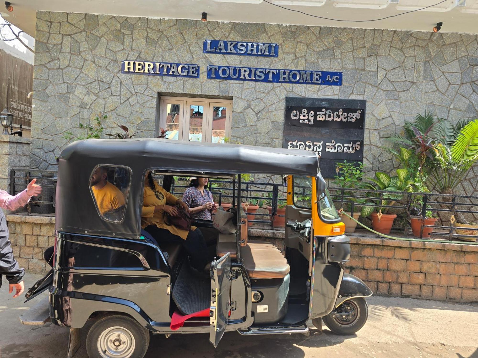 Lakshmi Heritage Tourist Home Hampi Exterior photo