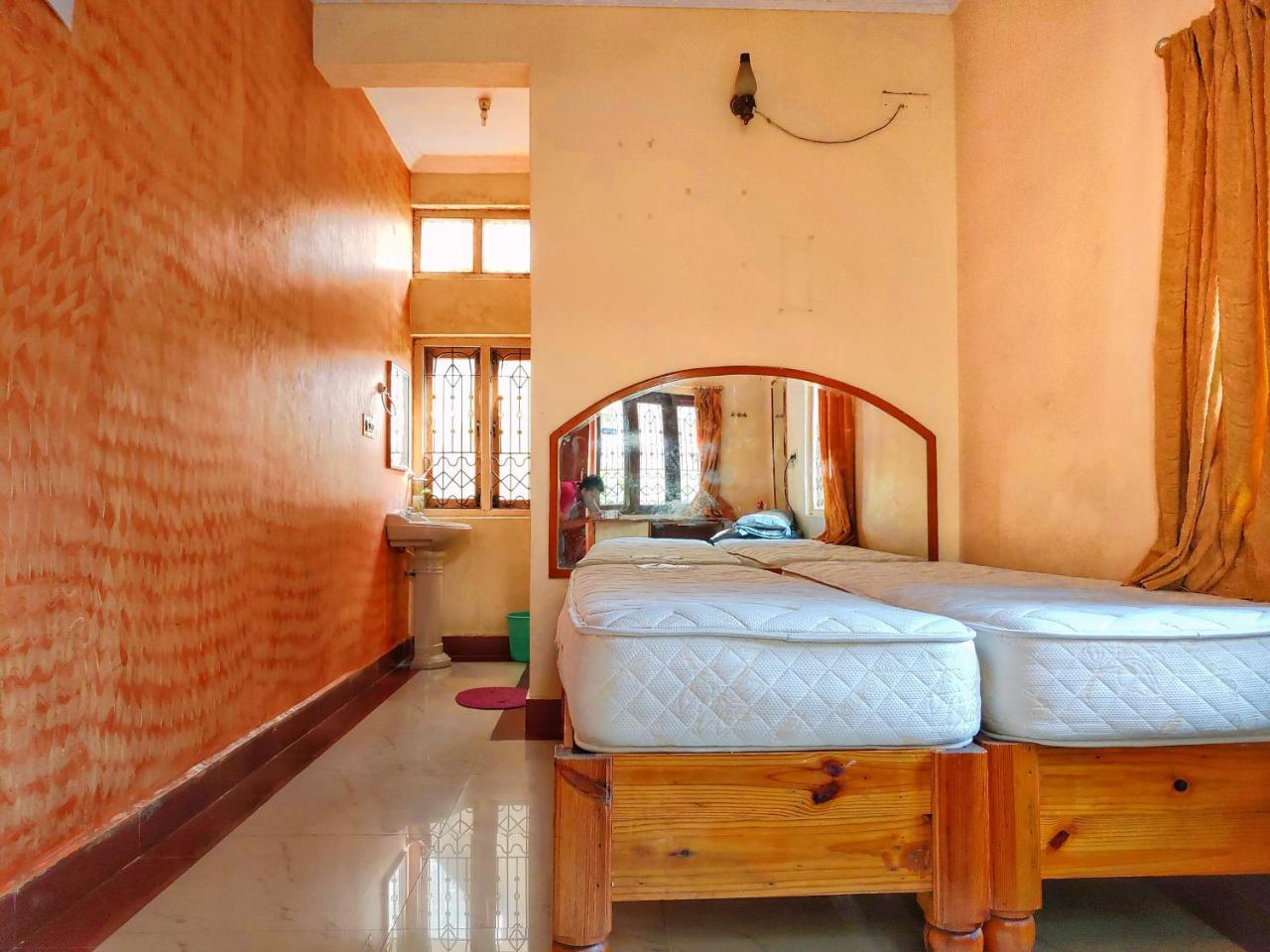 Lakshmi Heritage Tourist Home Hampi Exterior photo